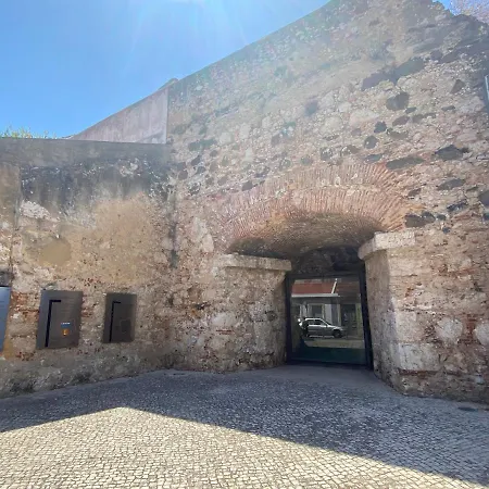 Apartamento 2x Com Pátio, Em Frente *