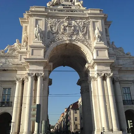 2x Com Pátio, Em Frente Paço de Arcos