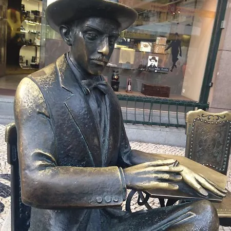 2x Com Pátio, Em Frente * Paço de Arcos