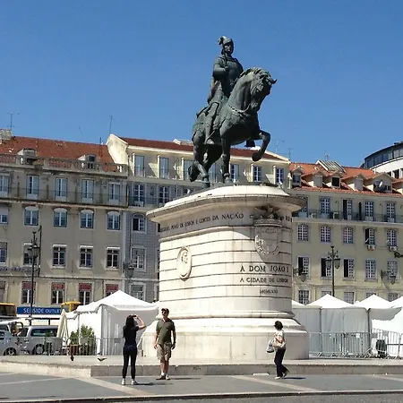 Apartamento 2x Com Pátio, Em Frente *